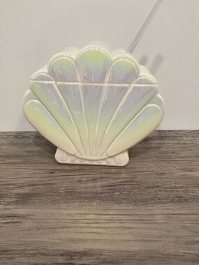 Iridescent Shell Shaped Water Bottle - White
